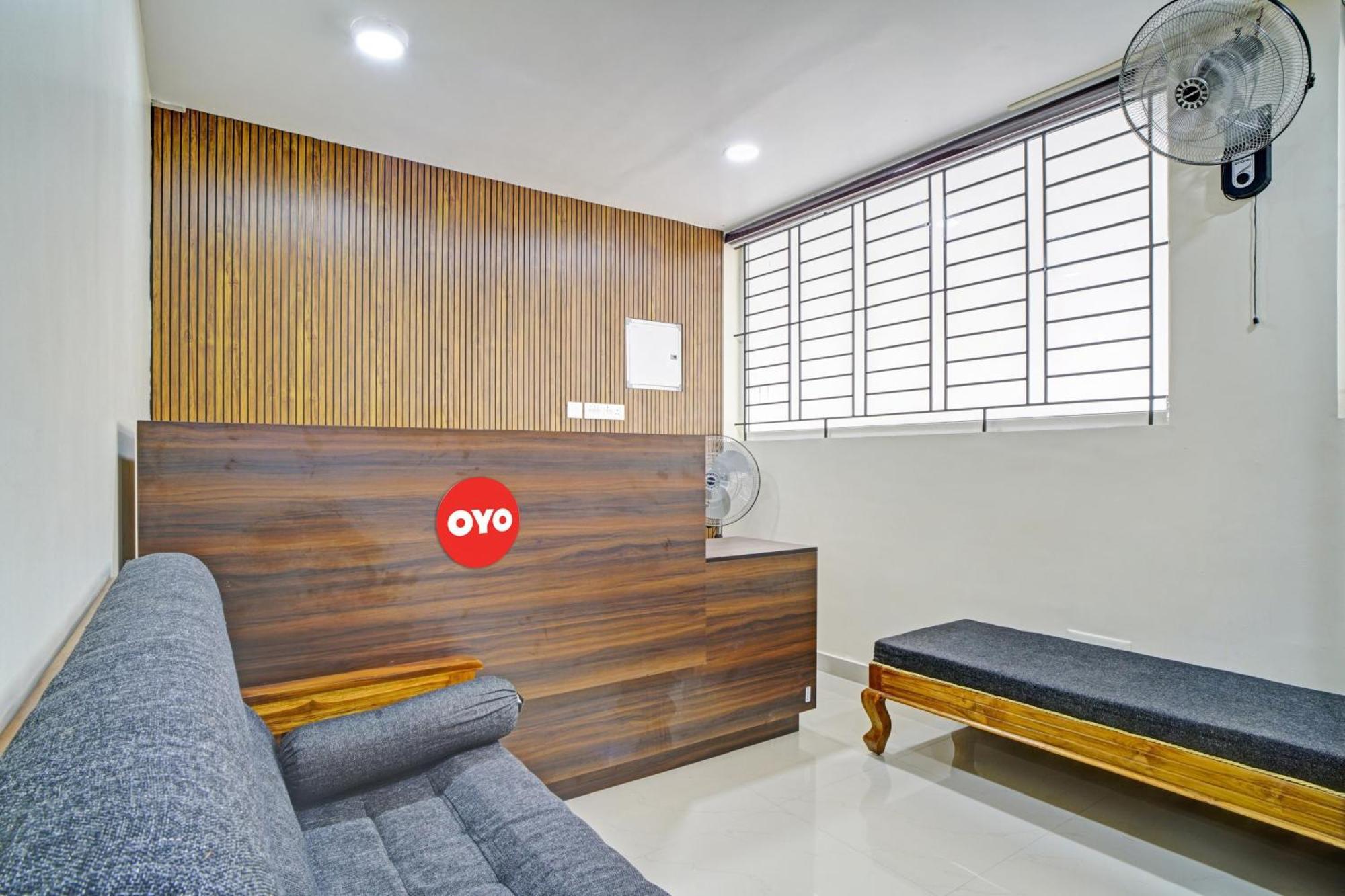 Hotel O Crystal Executive Suites Kochi Exterior photo
