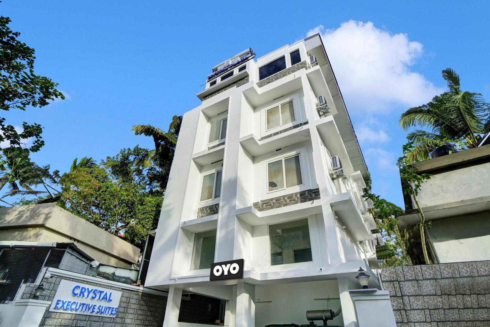 Hotel O Crystal Executive Suites Kochi Exterior photo
