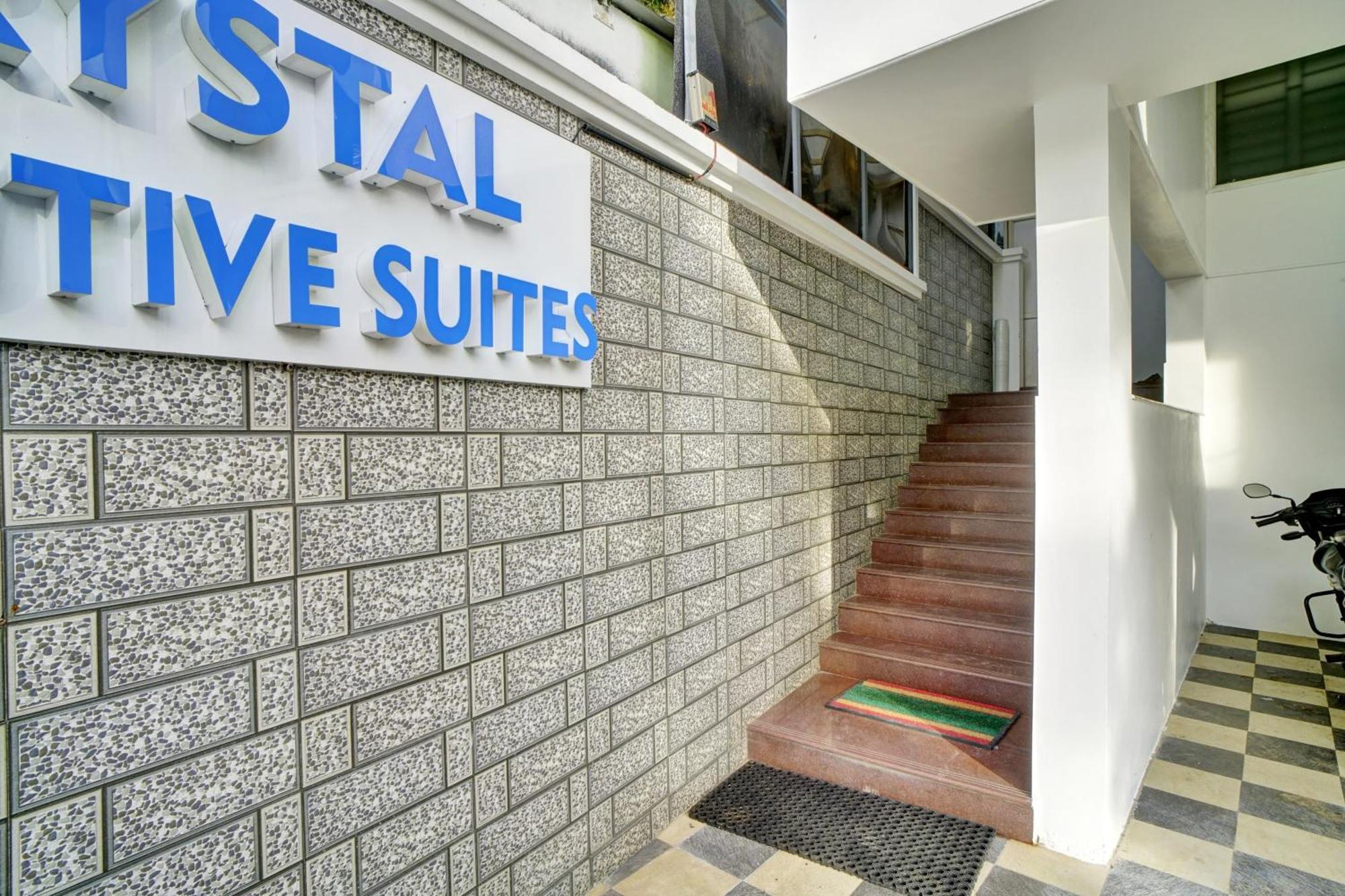 Hotel O Crystal Executive Suites Kochi Exterior photo