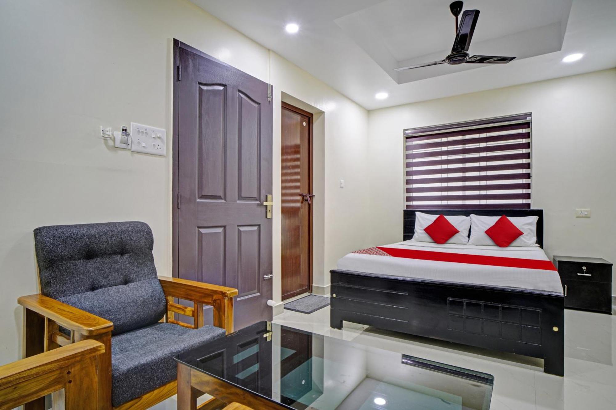 Hotel O Crystal Executive Suites Kochi Exterior photo