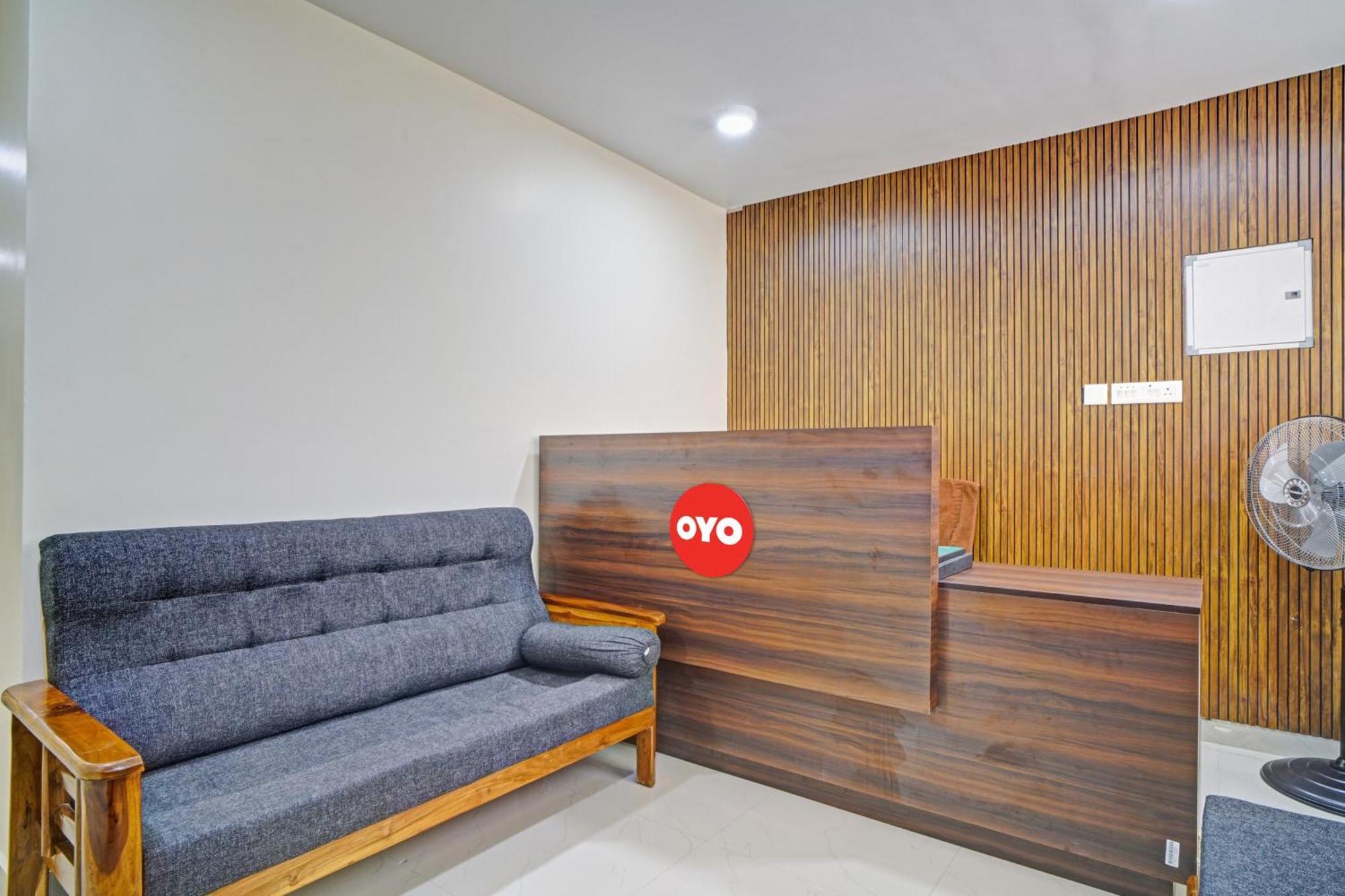 Hotel O Crystal Executive Suites Kochi Exterior photo