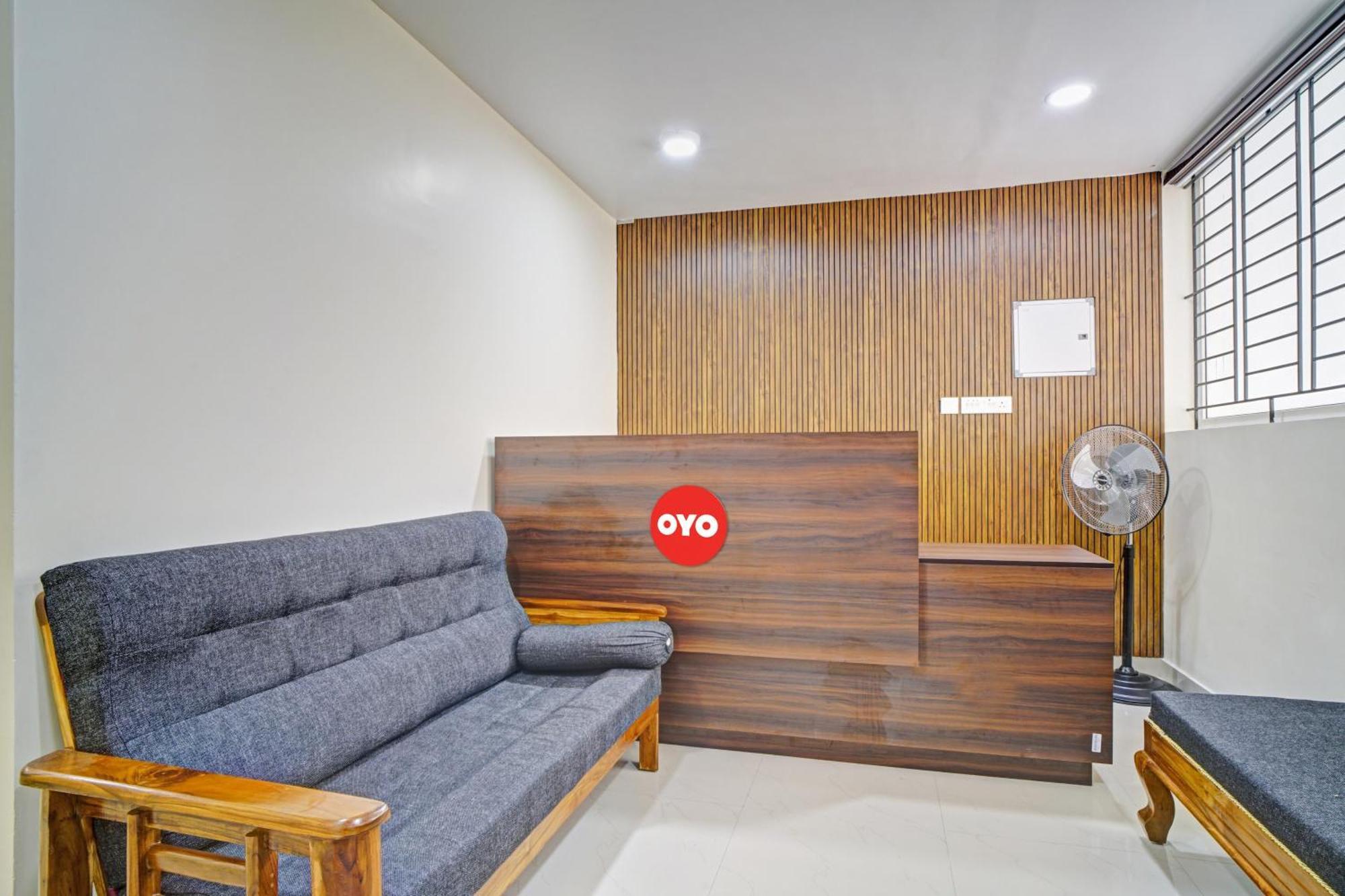 Hotel O Crystal Executive Suites Kochi Exterior photo