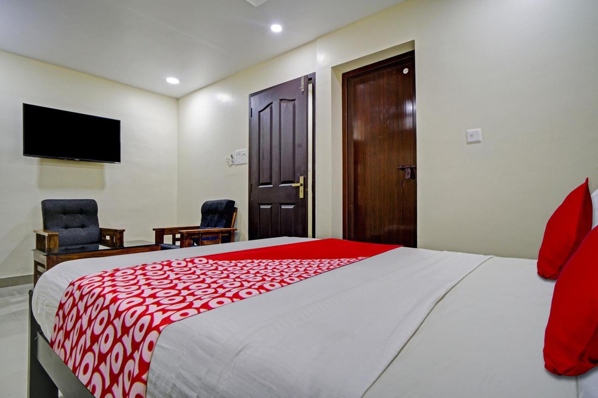 Hotel O Crystal Executive Suites Kochi Exterior photo