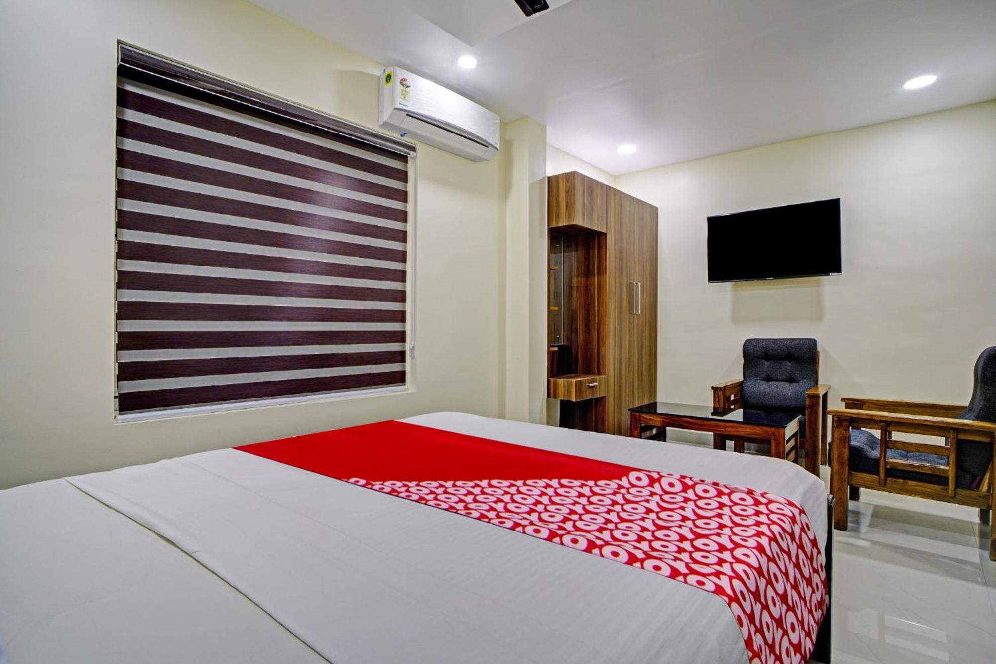 Hotel O Crystal Executive Suites Kochi Exterior photo